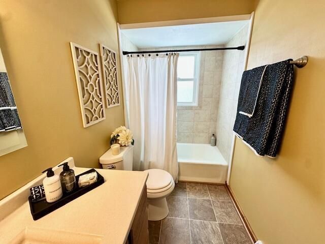 2143 MacArthur ROAD, Waukesha, WI 53188