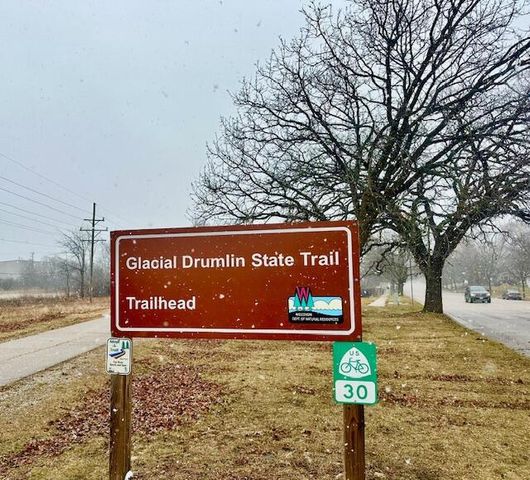 2143 MacArthur ROAD, Waukesha, WI 53188