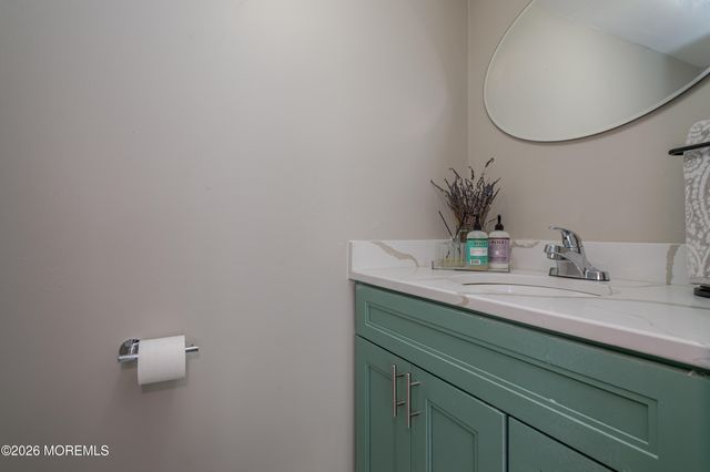 60 Midvale Lane, Willingboro, NJ 08046