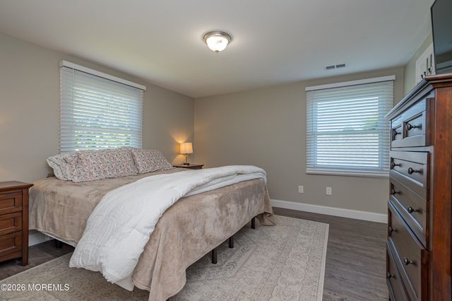 60 Midvale Lane, Willingboro, NJ 08046