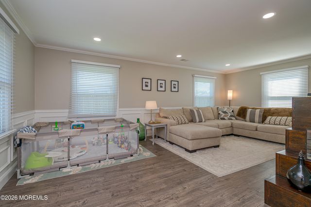 60 Midvale Lane, Willingboro, NJ 08046