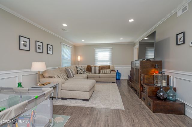 60 Midvale Lane, Willingboro, NJ 08046