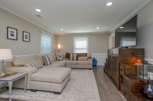 60 Midvale Lane, Willingboro, NJ 08046