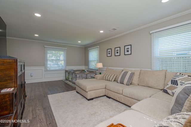 60 Midvale Lane, Willingboro, NJ 08046