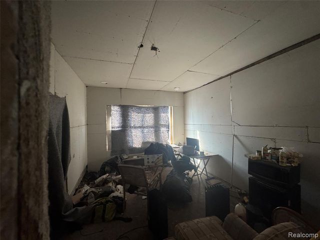 5865 Seneca Street, Detroit, MI 48213