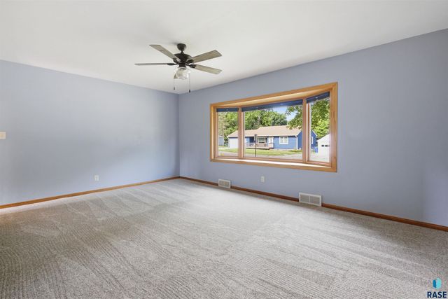 2316 S Phillips Ave Avenue, Sioux Falls, SD 57105