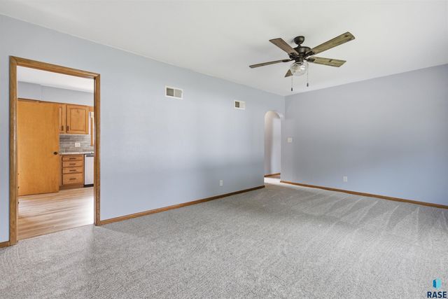 2316 S Phillips Ave Avenue, Sioux Falls, SD 57105