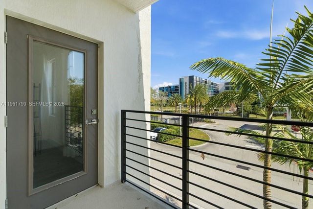 913 NW 45th Ter, Plantation, FL 33317