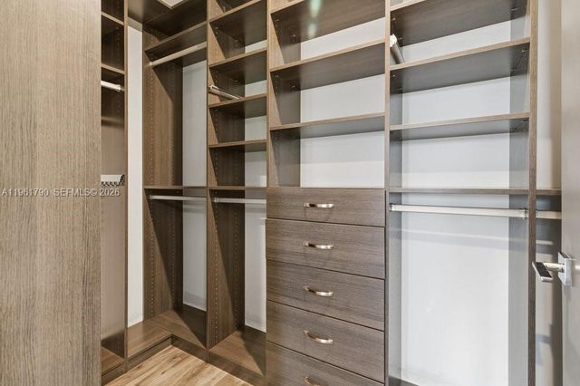 913 NW 45th Ter, Plantation, FL 33317