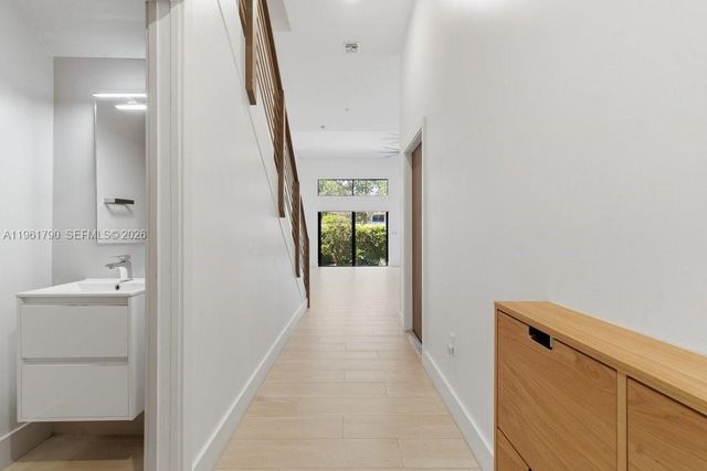 913 NW 45th Ter, Plantation, FL 33317