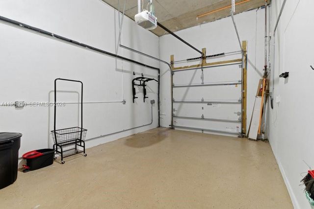 913 NW 45th Ter, Plantation, FL 33317