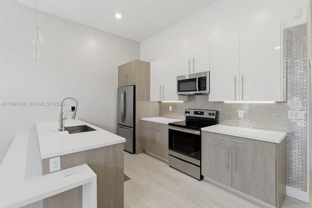 913 NW 45th Ter, Plantation, FL 33317