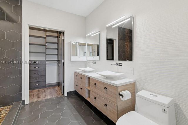 913 NW 45th Ter, Plantation, FL 33317