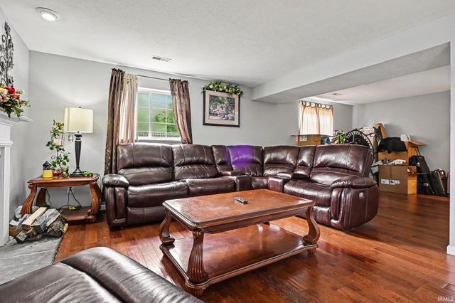 27674 Bison Ridge, Elkhart, IN 46514