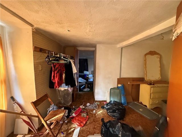 211 Division St, Braddock, PA 15104