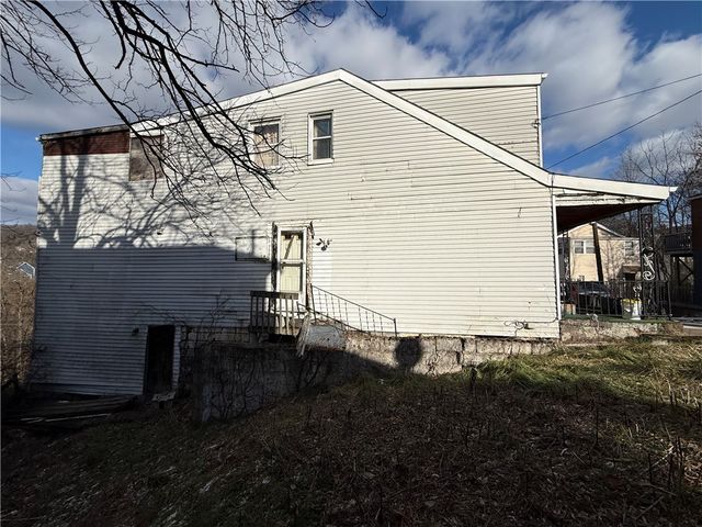 211 Division St, Braddock, PA 15104