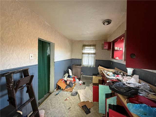 211 Division St, Braddock, PA 15104