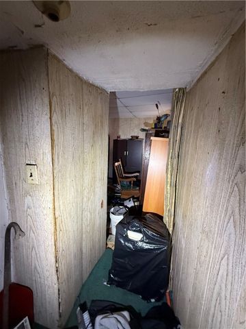 211 Division St, Braddock, PA 15104