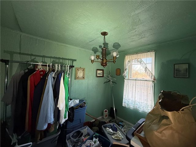 211 Division St, Braddock, PA 15104