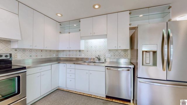 8332 S State Route 121, Murray, KY 42071