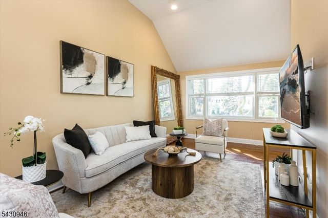 34 West Dr, Livingston Twp., NJ 07039