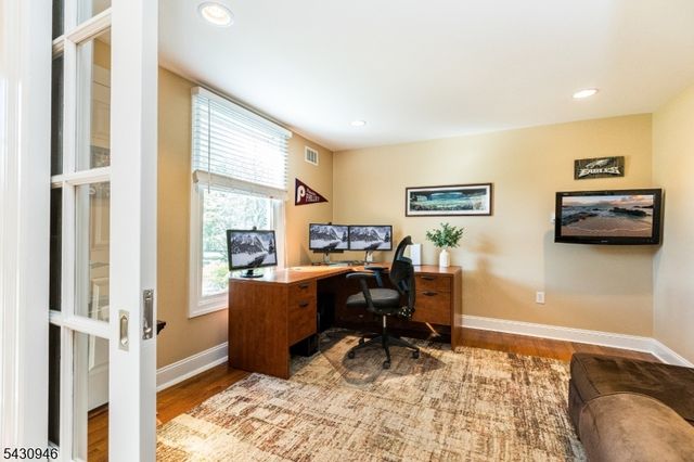 34 West Dr, Livingston Twp., NJ 07039