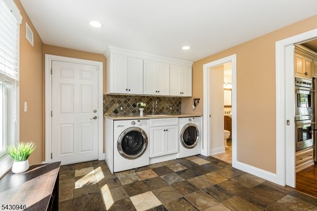 34 West Dr, Livingston Twp., NJ 07039