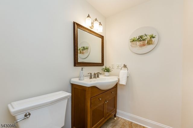 34 West Dr, Livingston Twp., NJ 07039