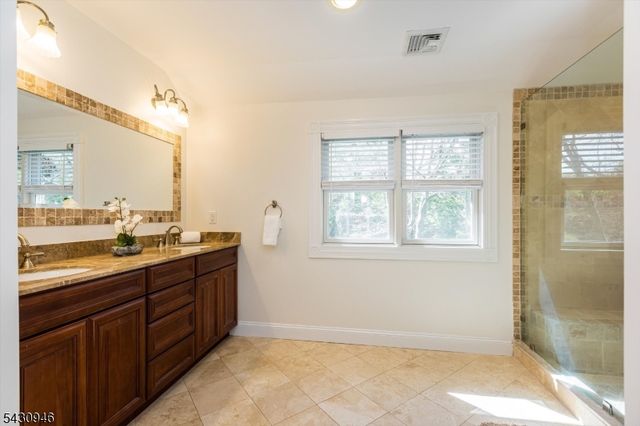 34 West Dr, Livingston Twp., NJ 07039