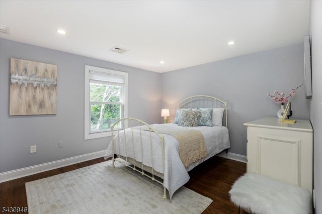 34 West Dr, Livingston Twp., NJ 07039