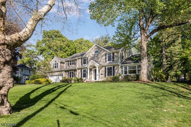 34 West Dr, Livingston Twp., NJ 07039