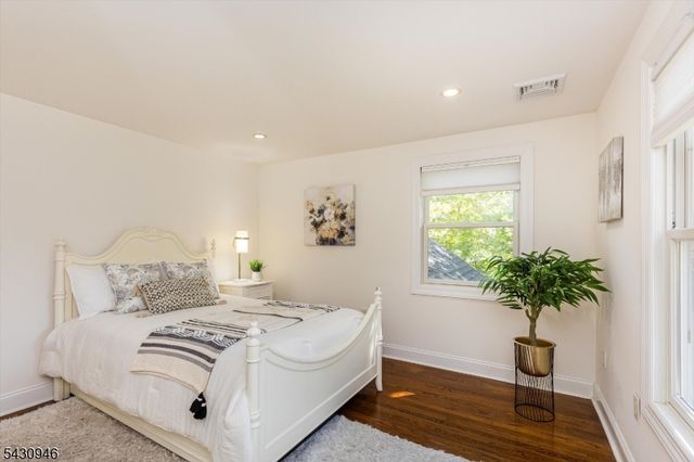 34 West Dr, Livingston Twp., NJ 07039