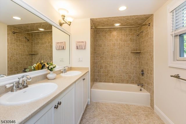 34 West Dr, Livingston Twp., NJ 07039