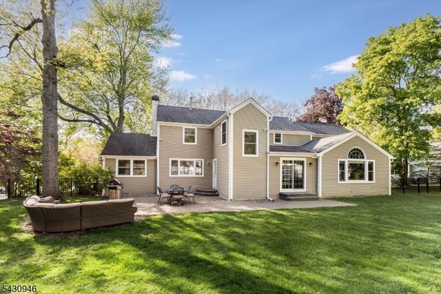 34 West Dr, Livingston Twp., NJ 07039