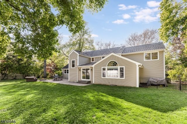 34 West Dr, Livingston Twp., NJ 07039