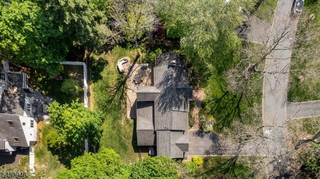 34 West Dr, Livingston Twp., NJ 07039