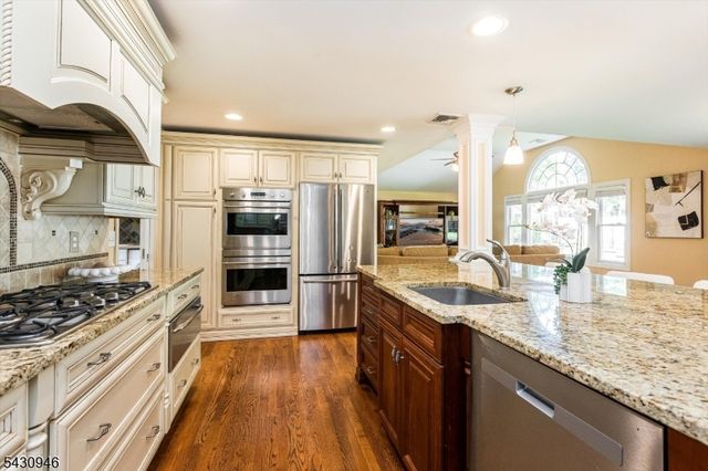 34 West Dr, Livingston Twp., NJ 07039