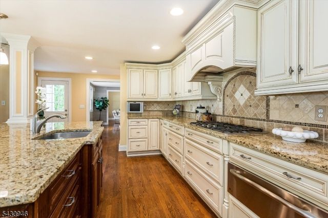 34 West Dr, Livingston Twp., NJ 07039