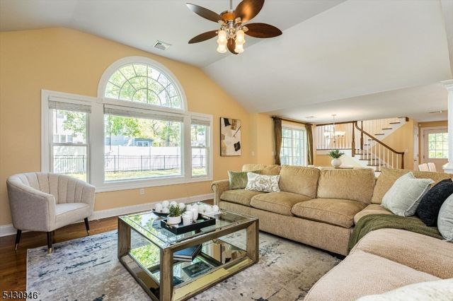 34 West Dr, Livingston Twp., NJ 07039
