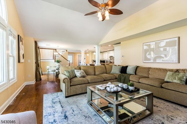 34 West Dr, Livingston Twp., NJ 07039