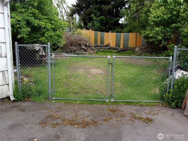 9404 A Street, Tacoma, WA 98444