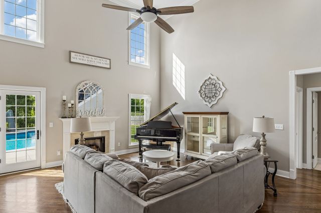 1189 McCoury Ln, Spring Hill, TN 37174