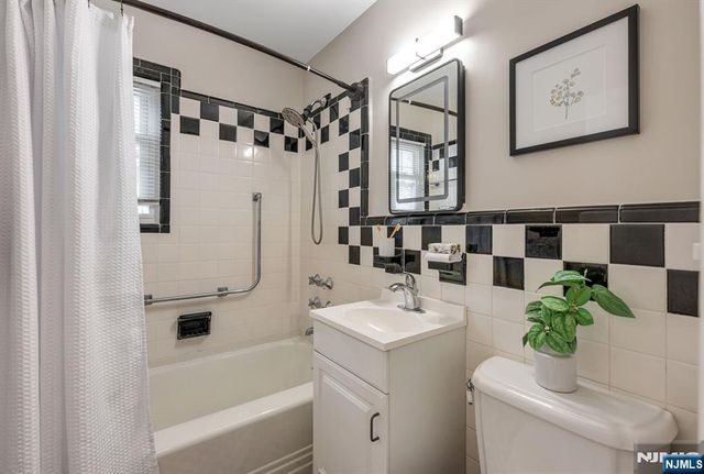 419 Wyckoff Avenue, Ramsey, NJ 07446