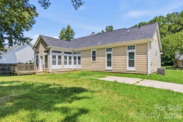 6136 Sunbridge Court, Charlotte, NC 28269