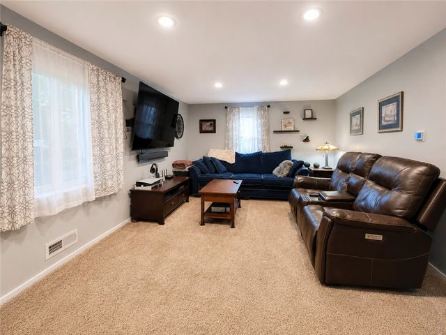 33 Mercedes Drive, Chili, NY 14624