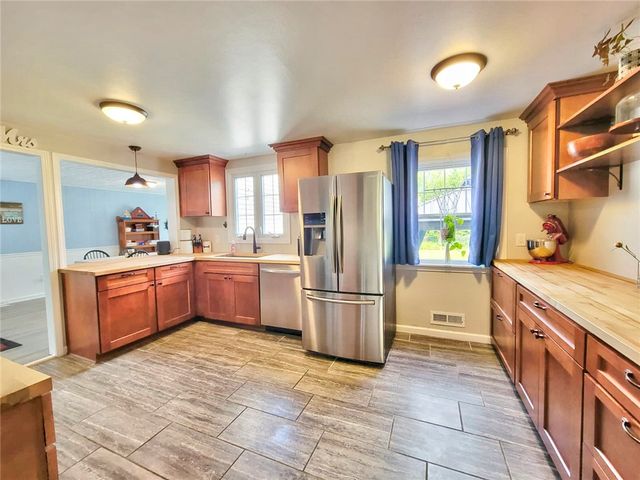 33 Mercedes Drive, Chili, NY 14624