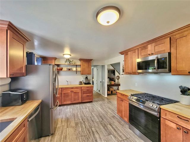 33 Mercedes Drive, Chili, NY 14624