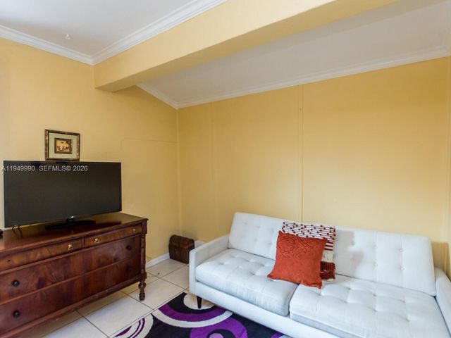 5524 Garfield St, Hollywood, FL 33021