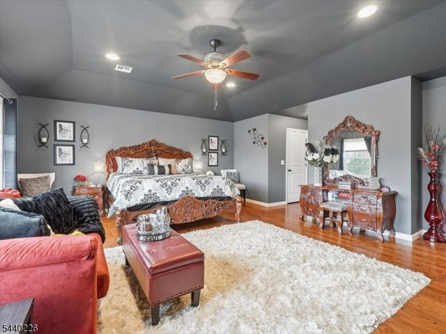 911 Worth Ave, Linden City, NJ 07036