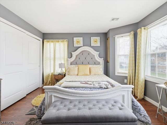 911 Worth Ave, Linden City, NJ 07036